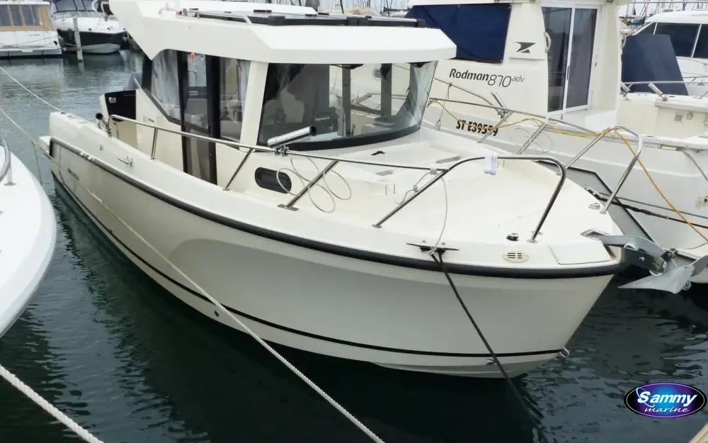 slider 1 Quicksilver Activ 805 Pilothouse