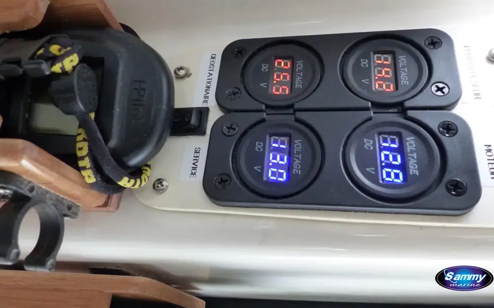 slider 14 Quicksilver Activ 805 Pilothouse