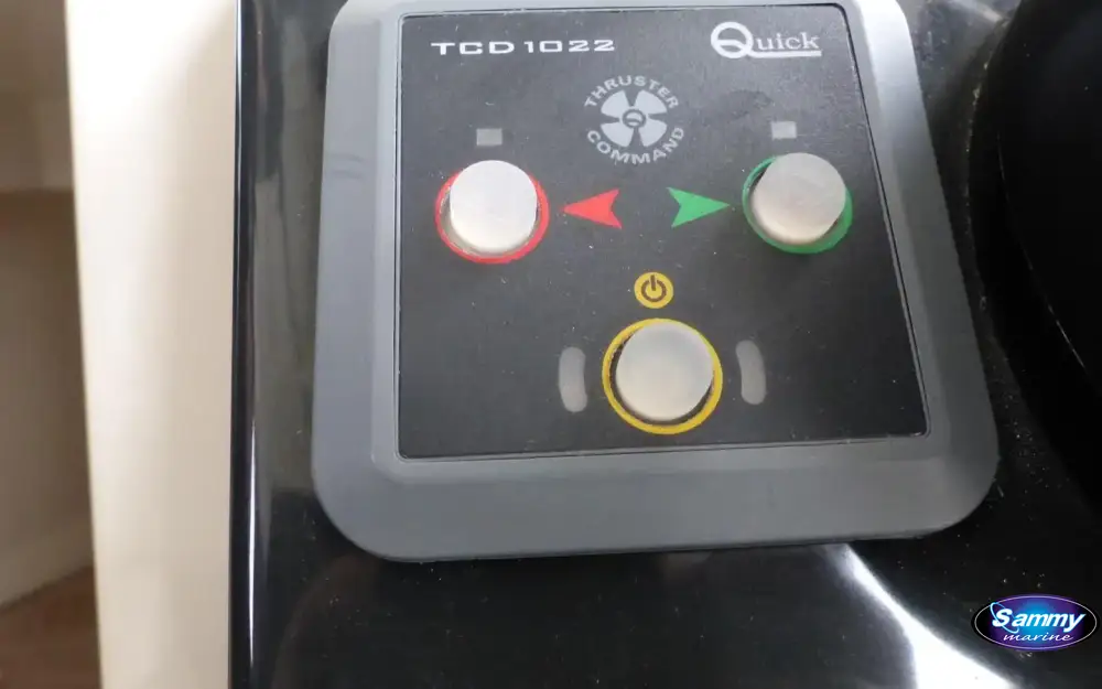 slider 15 Quicksilver Activ 805 Pilothouse