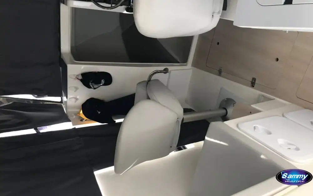 slider 28 Quicksilver Activ 805 Pilothouse