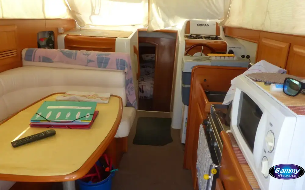 slider 3 Beneteau Antares 10.80 Fly