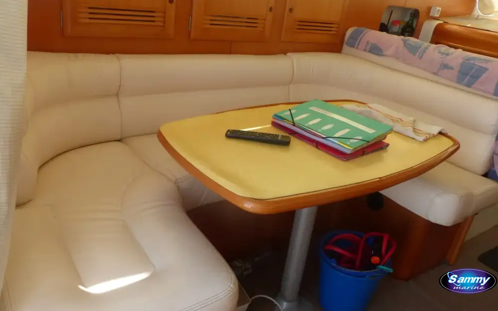 slider 4 Beneteau Antares 10.80 Fly