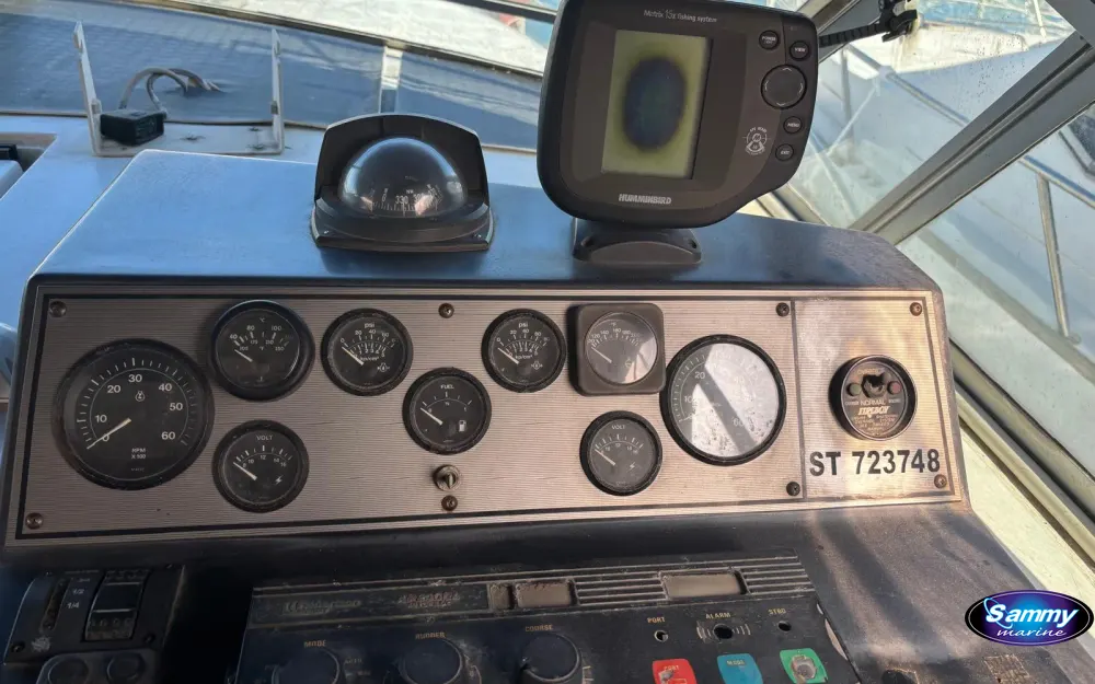 slider 15 Correct Craft Crusader V 8