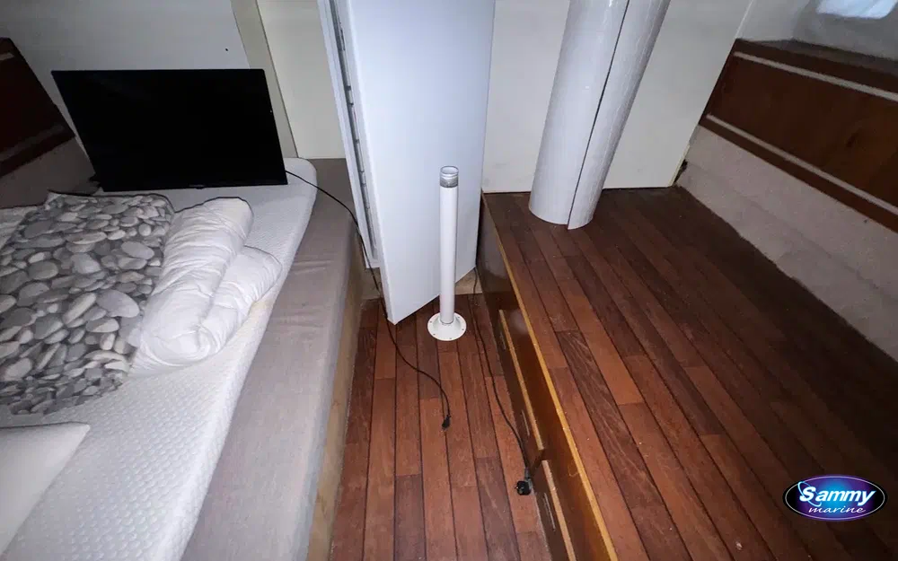 slider 10 Essex Yacht Cleopatra 1000