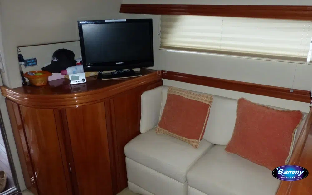 slider 4 Rodman 38 Fly