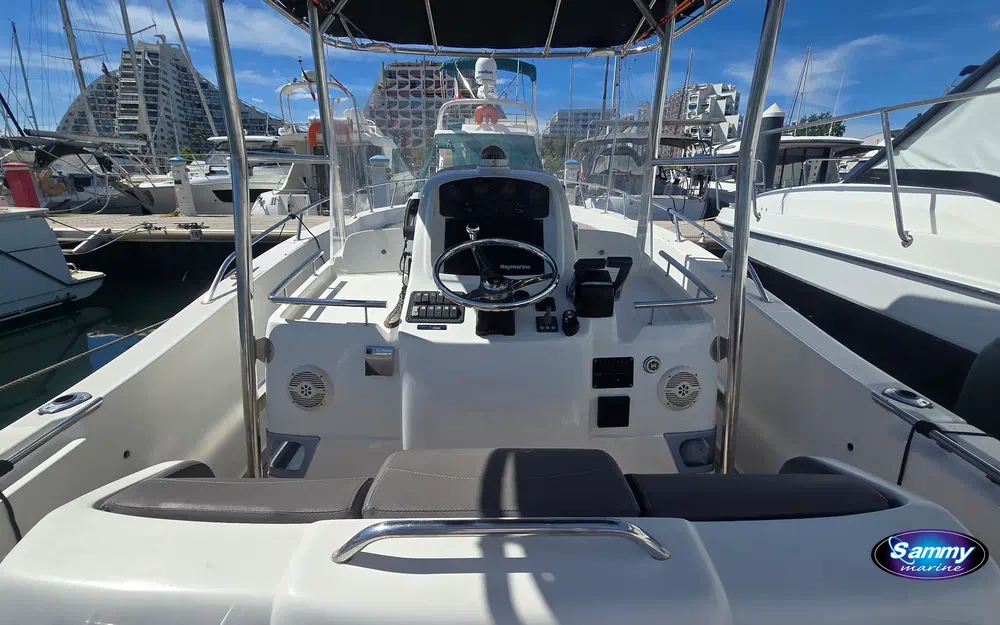 slider 15 Kelt White Shark 285