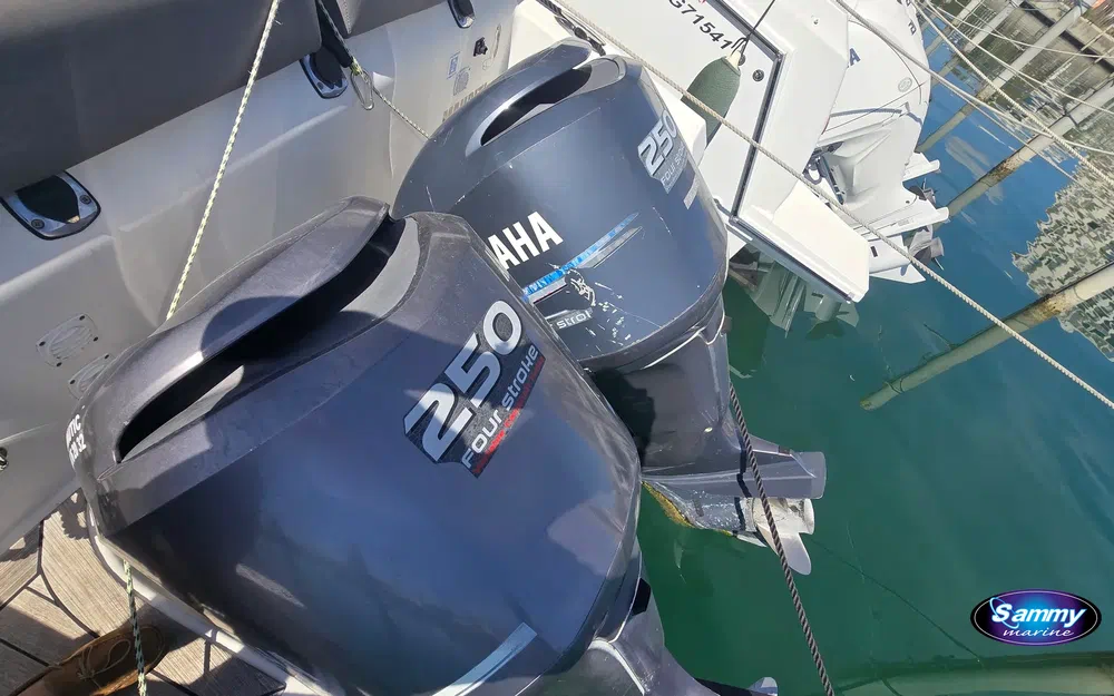 slider 18 Kelt White Shark 285