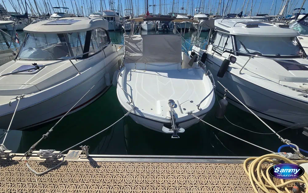 slider 1 Beneteau Flyer 6 SunDeck