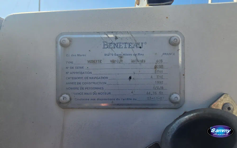 slider 13 Beneteau Antares 605