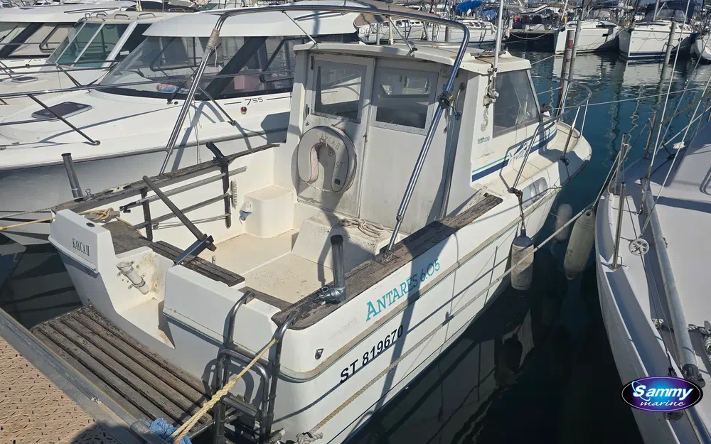 slider 4 Beneteau Antares 605