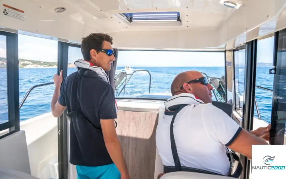 slider 4 Quicksilver Captur 705 Pilothouse