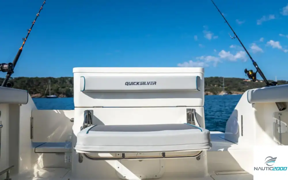 slider 7 Quicksilver Captur 705 Pilothouse