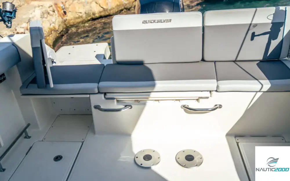 slider 9 Quicksilver Captur 625 Pilothouse