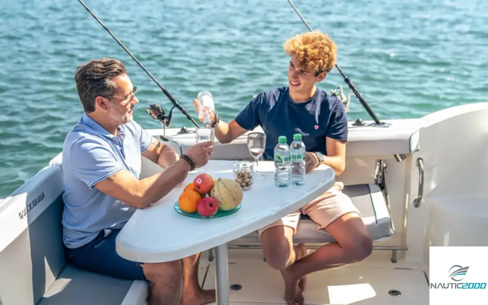 slider 12 Quicksilver Captur 625 Pilothouse