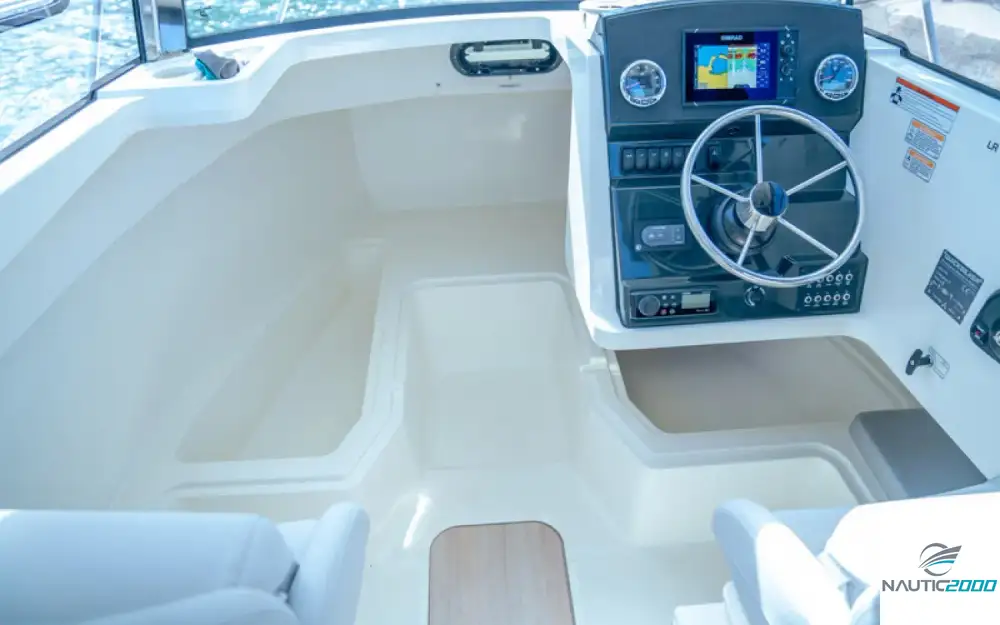slider 15 Quicksilver Captur 625 Pilothouse