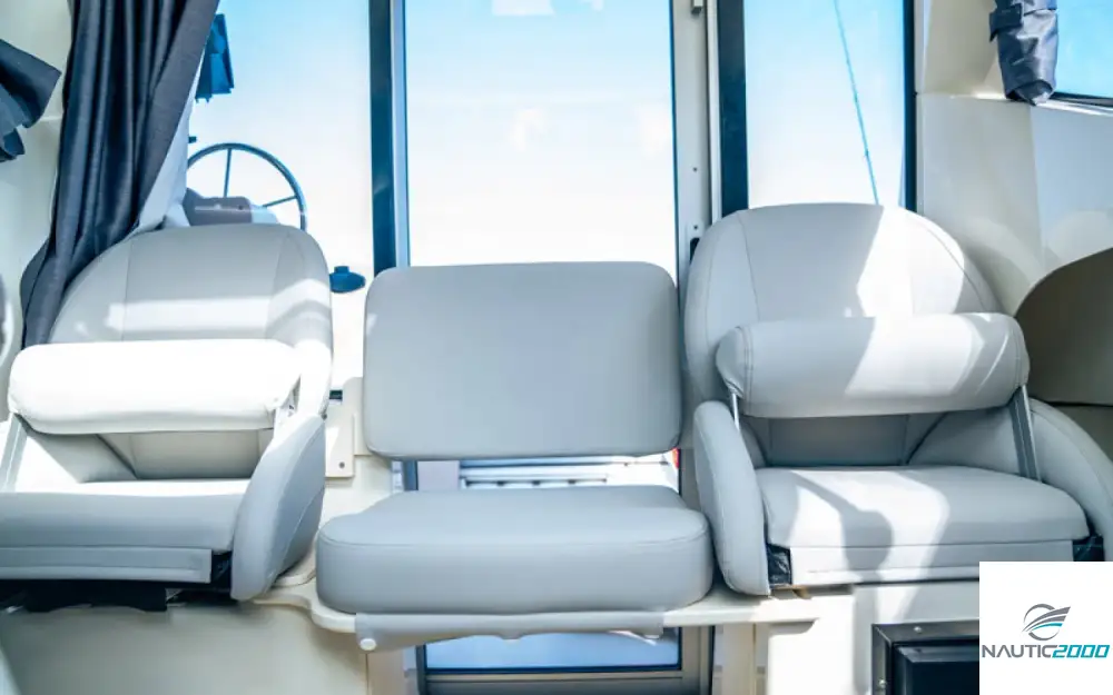 slider 17 Quicksilver Captur 625 Pilothouse