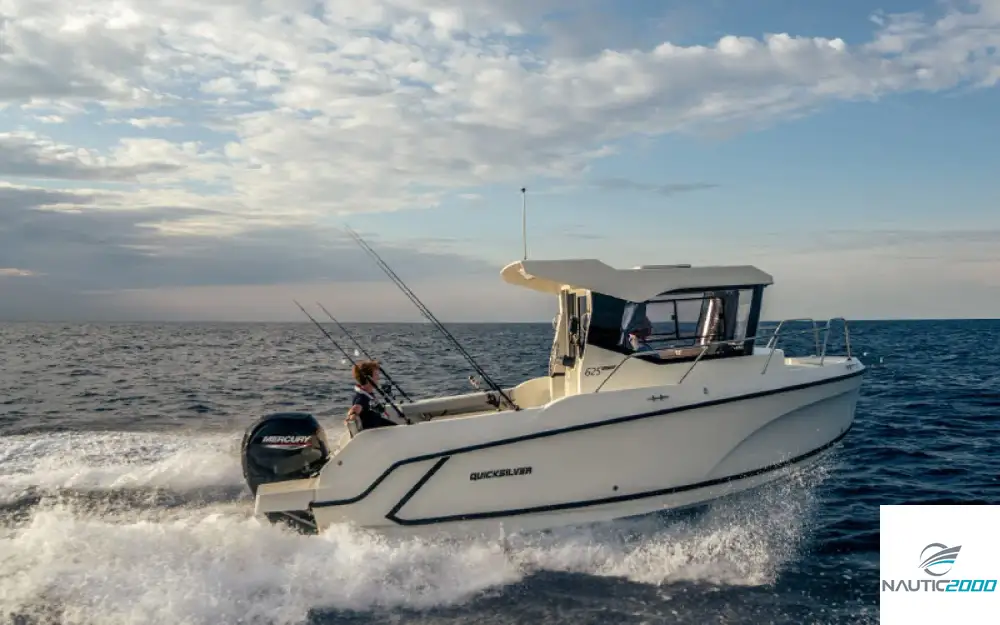 slider 3 Quicksilver Captur 625 Pilothouse