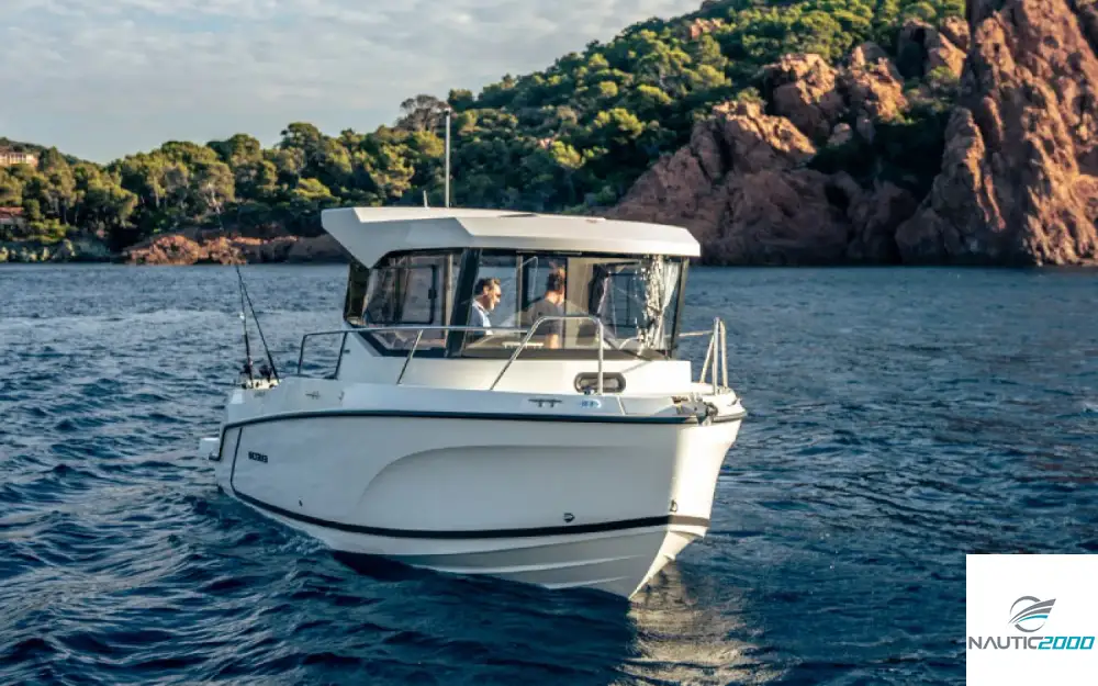 slider 4 Quicksilver Captur 625 Pilothouse