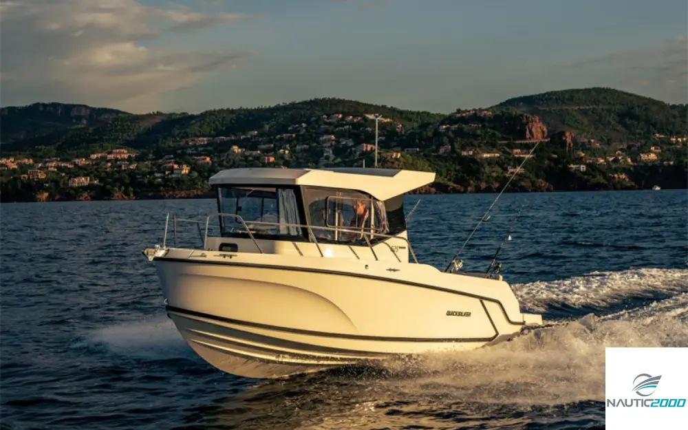 slider 5 Quicksilver Captur 625 Pilothouse
