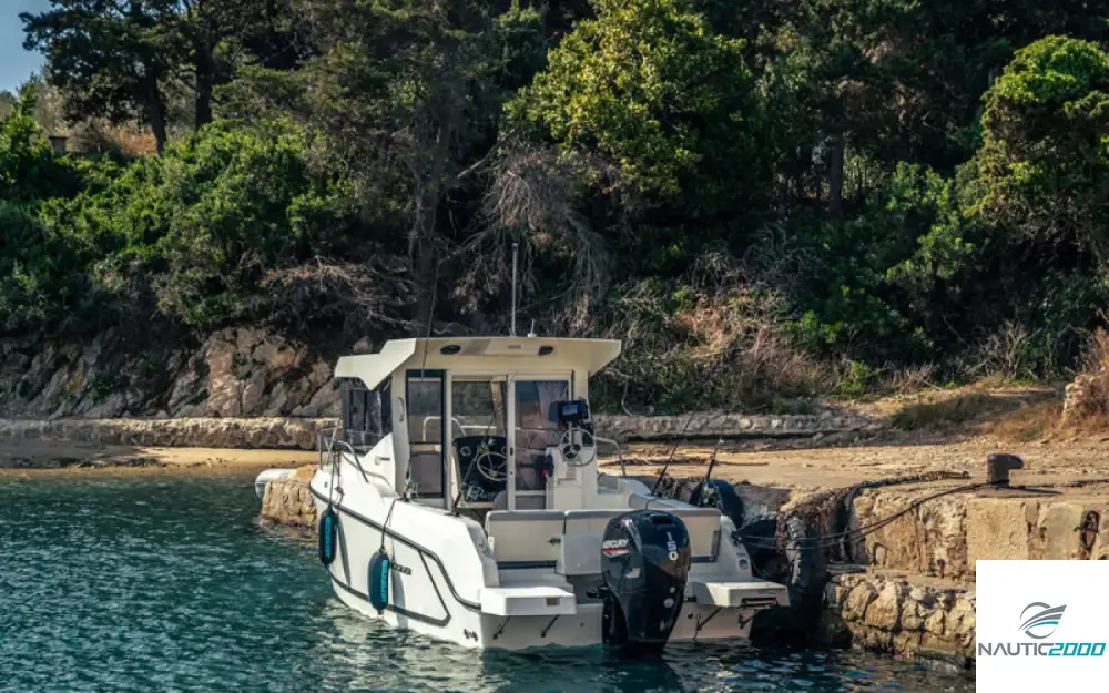 slider 7 Quicksilver Captur 625 Pilothouse