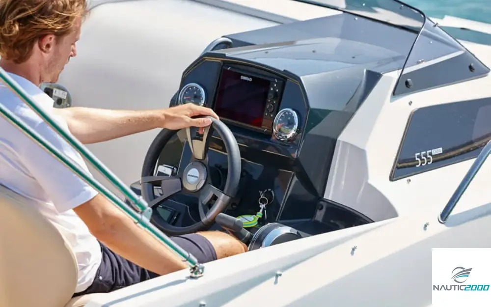 slider 4 Quicksilver Activ 555 Cabin