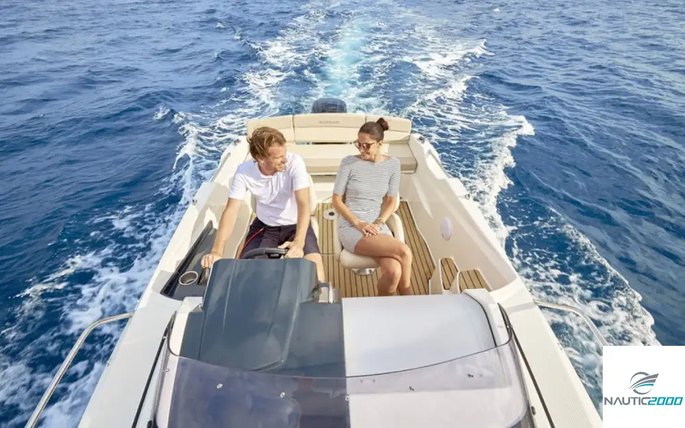 slider 7 Quicksilver Activ 555 Cabin