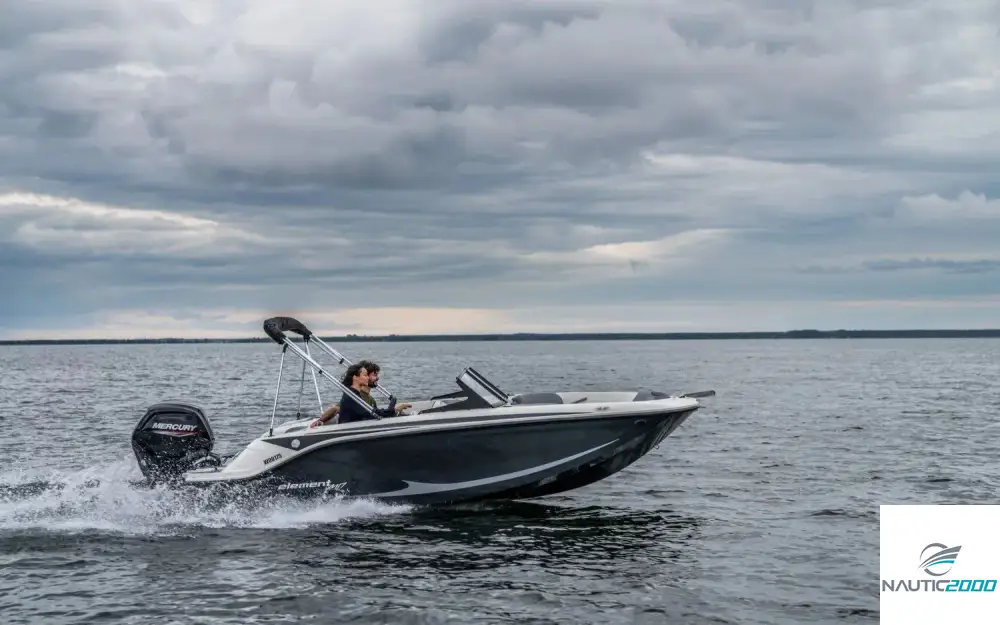 slider 4 Bayliner Element M17