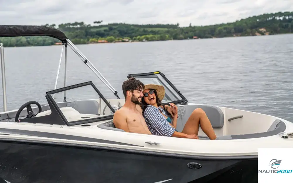 slider 2 Bayliner Element M17