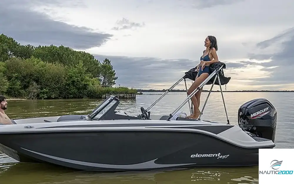 slider 8 Bayliner Element M17