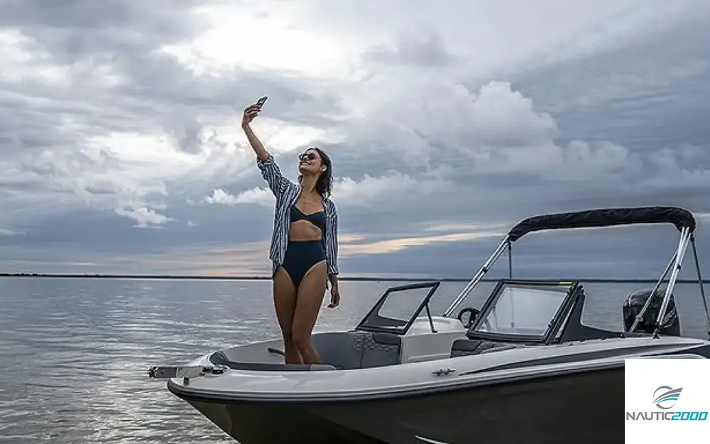 slider 9 Bayliner Element M17