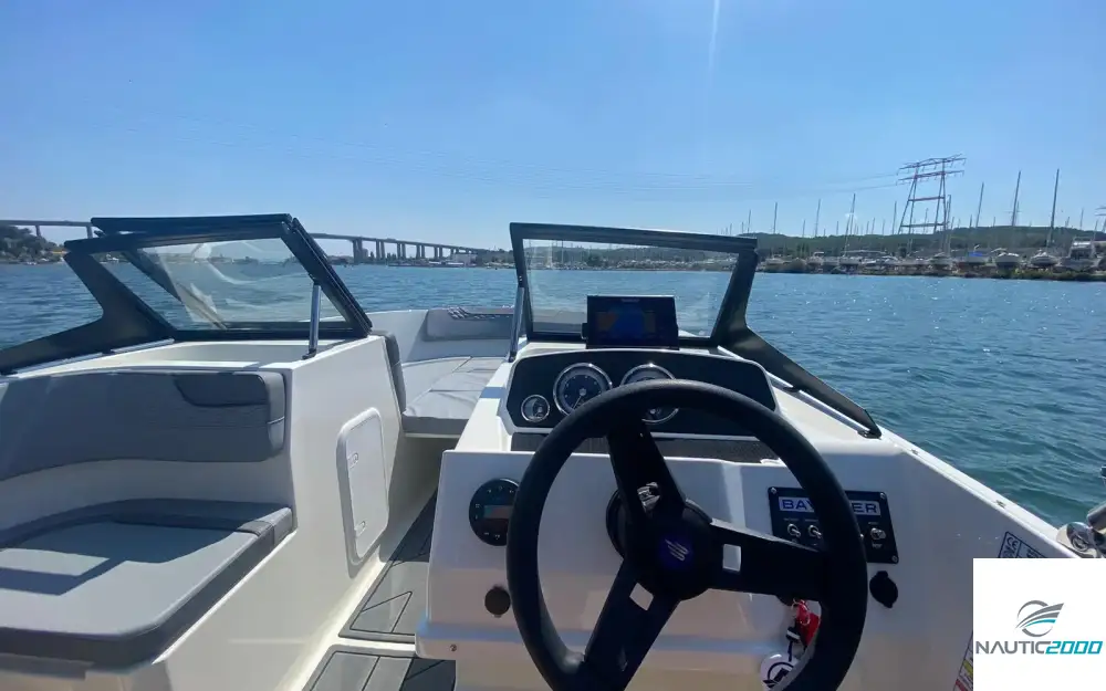 slider 3 Bayliner Element M17
