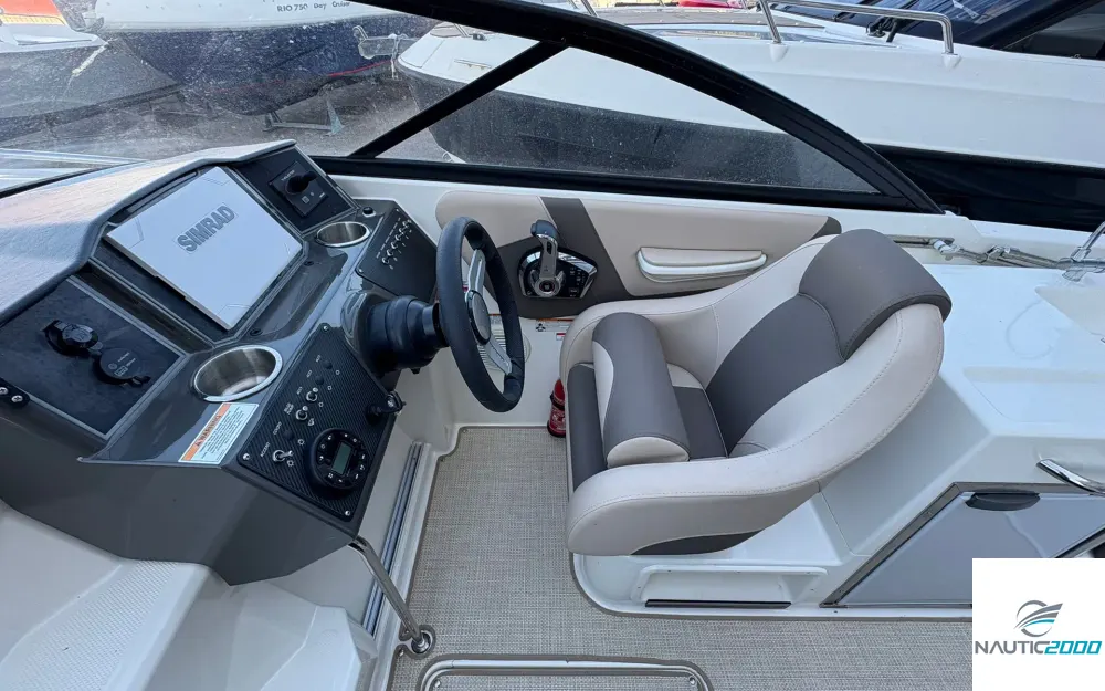 slider 3 Bayliner VR6 Cuddy