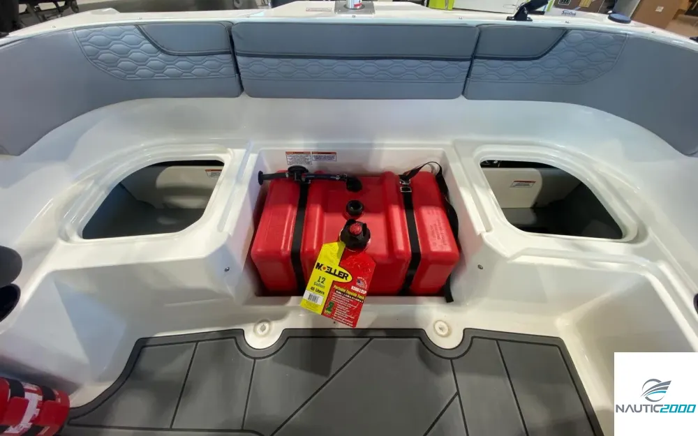 slider 8 Bayliner Element M15