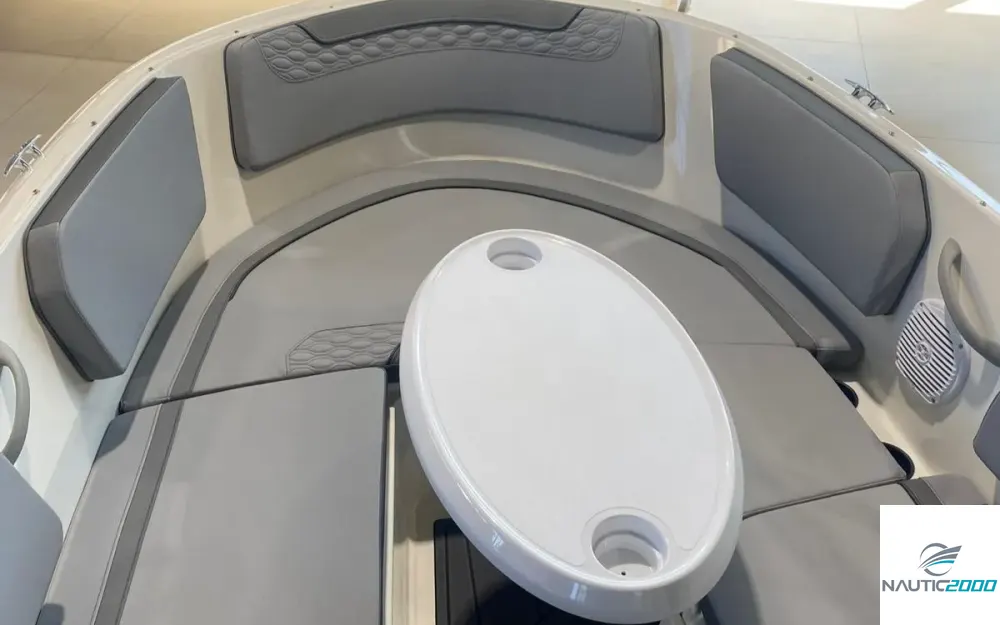 slider 11 Bayliner Element M15