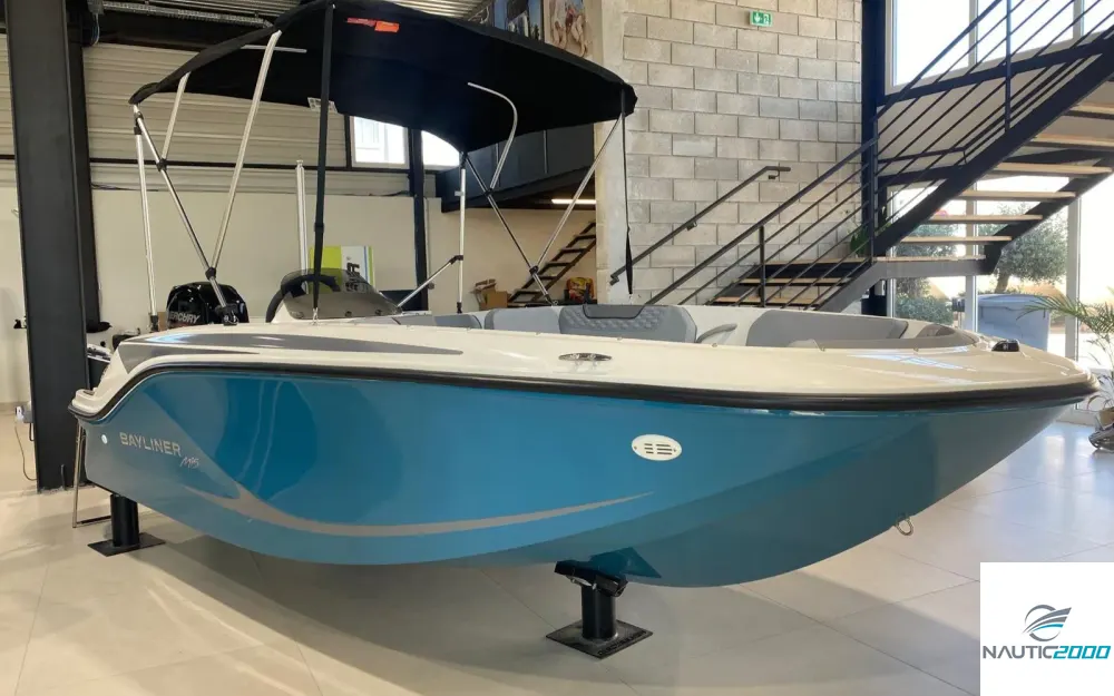 slider 0 Bayliner Element M15