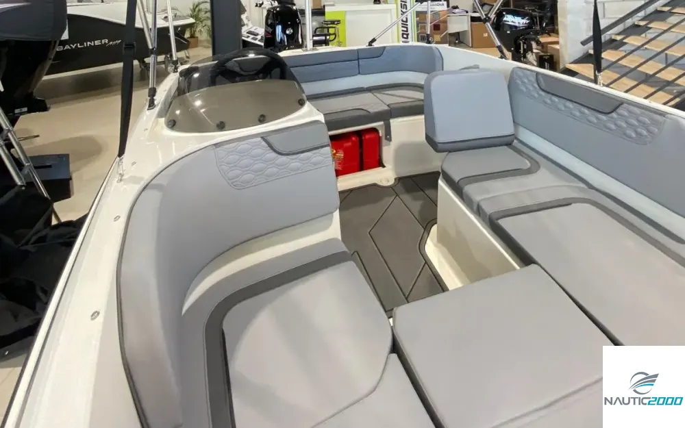 slider 9 Bayliner Element M15