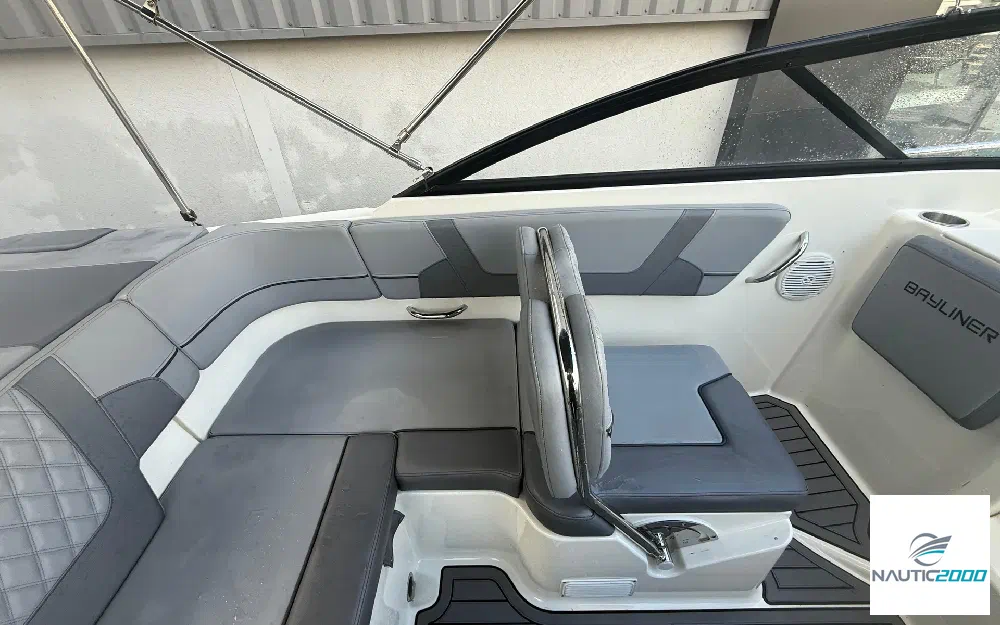 slider 4 Bayliner VR5 Cuddy OB