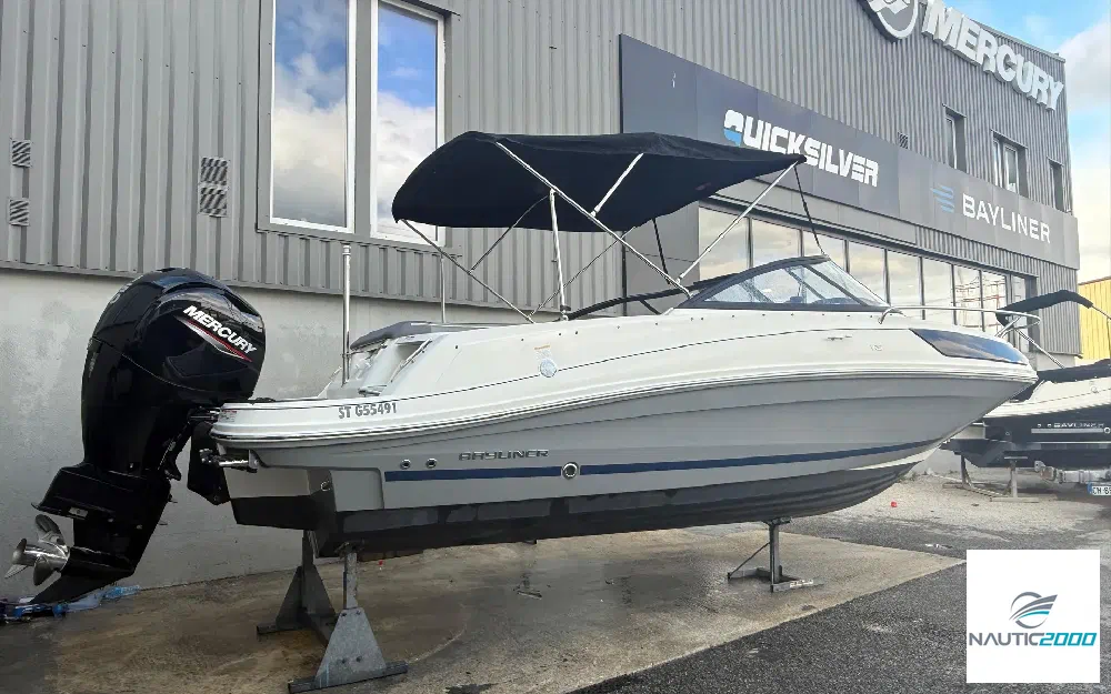 slider 0 Bayliner VR5 Cuddy OB