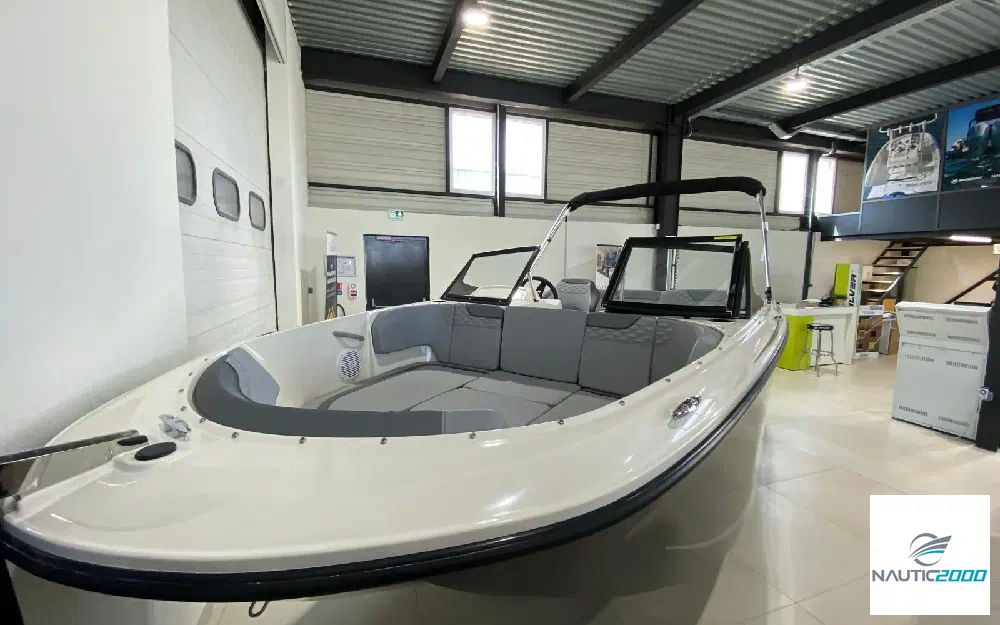 slider 2 Bayliner Element M19