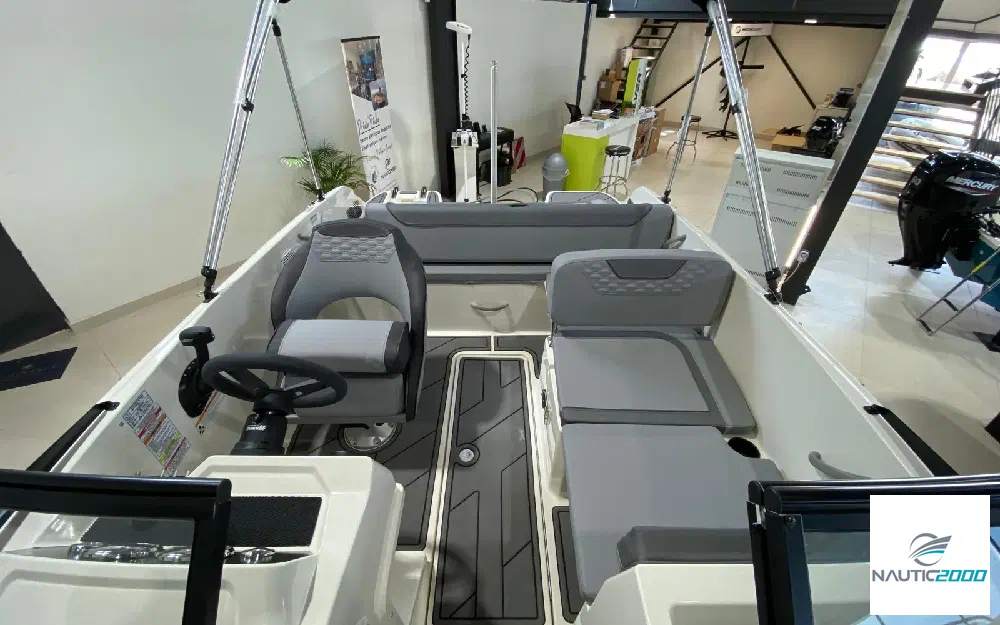 slider 8 Bayliner Element M19