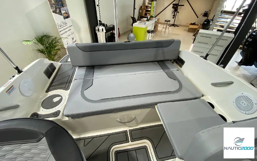 slider 6 Bayliner Element M19