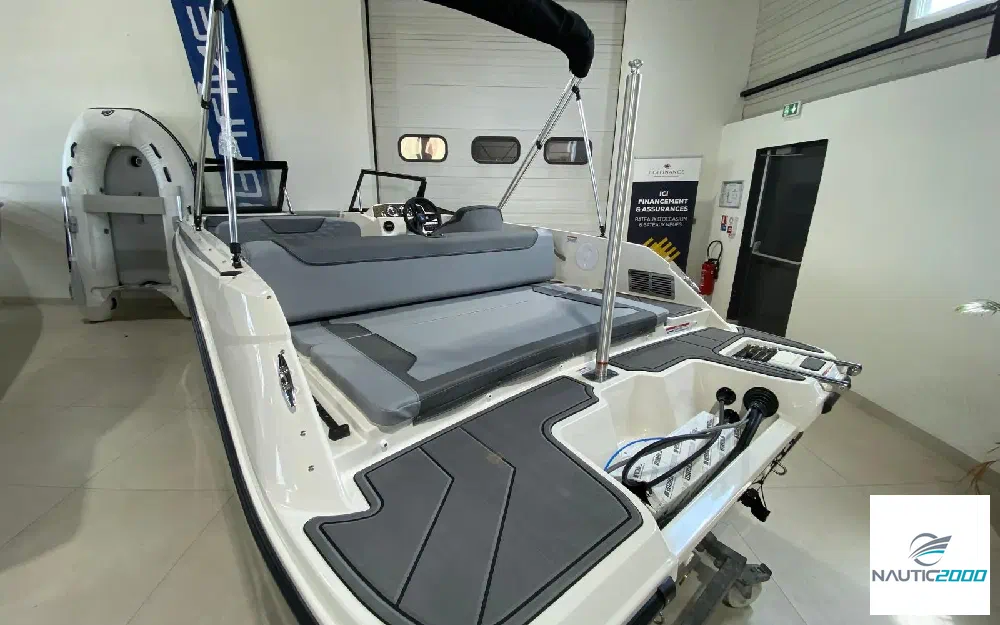 slider 3 Bayliner Element M19