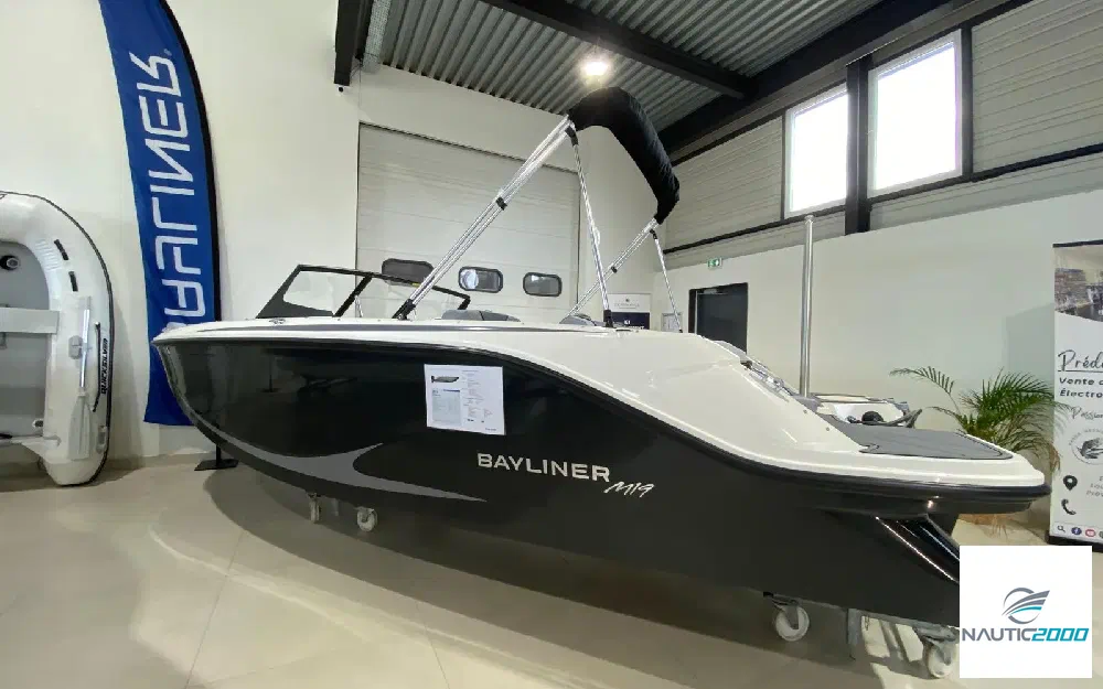 slider 1 Bayliner Element M19
