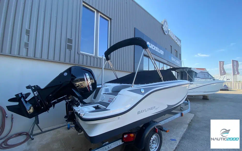 slider 1 Bayliner Element M17