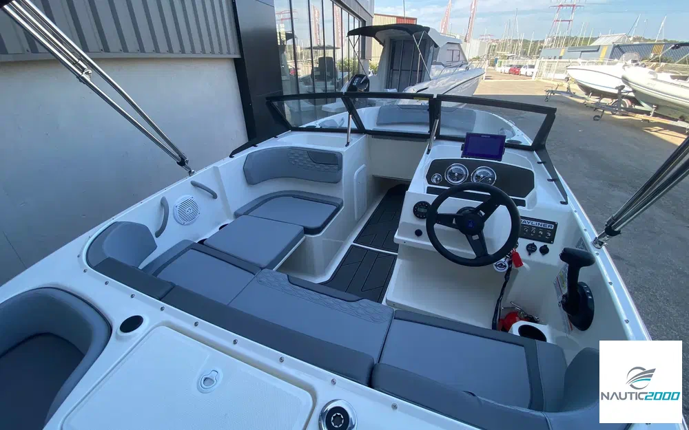 slider 2 Bayliner Element M17