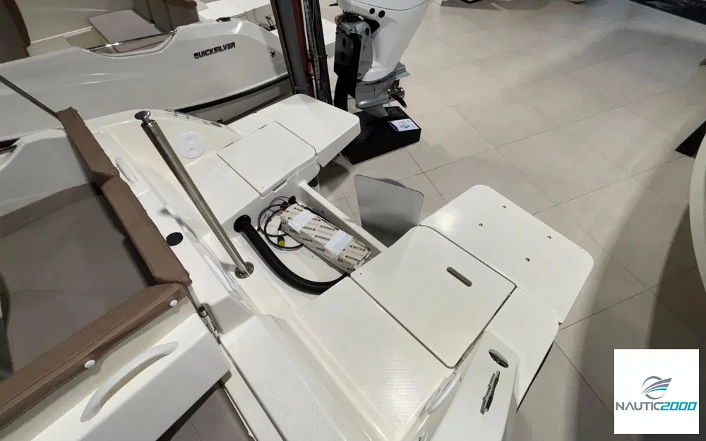 slider 6 Quicksilver Activ 675 Sundeck