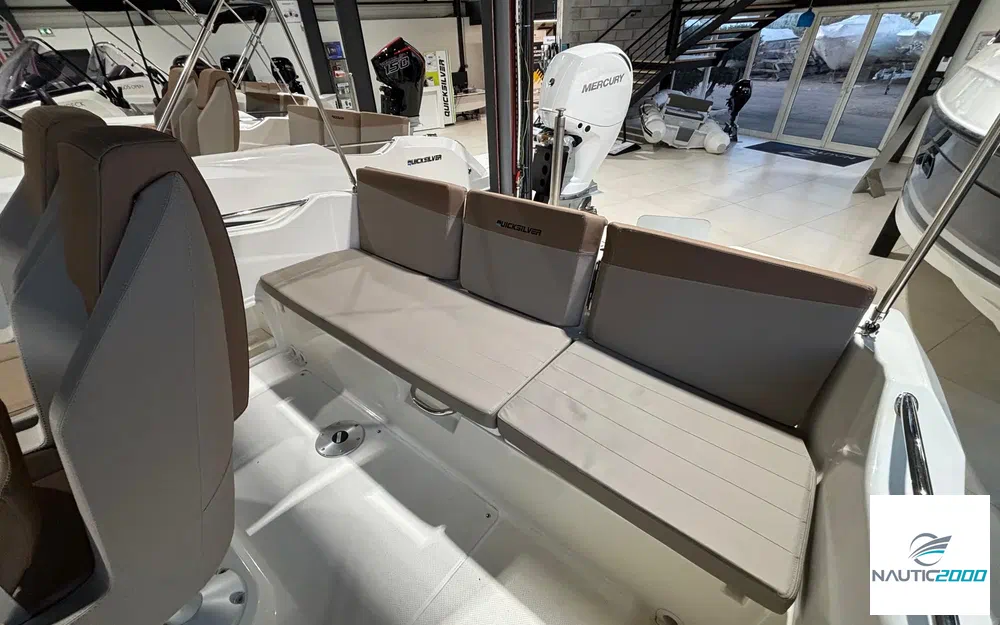 slider 4 Quicksilver Activ 675 Sundeck