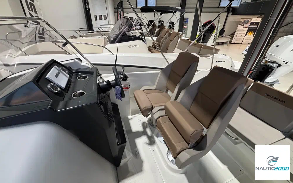 slider 9 Quicksilver Activ 675 Sundeck