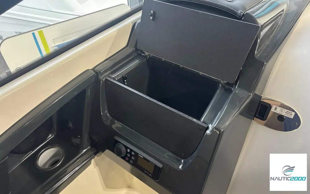 slider 11 Quicksilver Activ 755 Cruiser