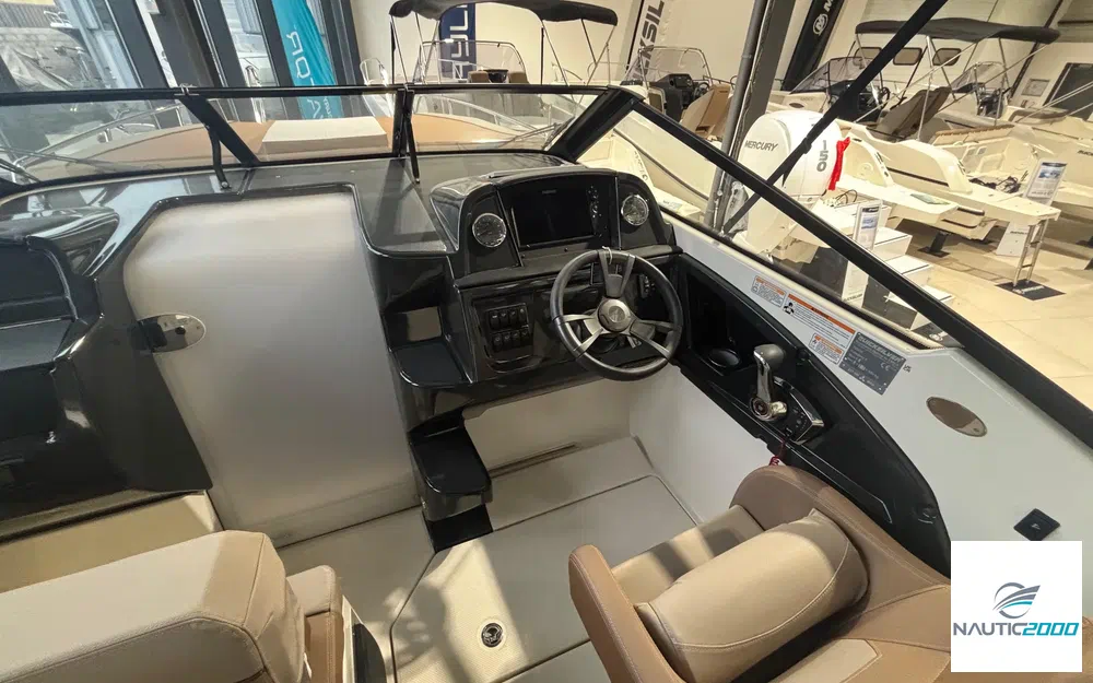 slider 12 Quicksilver Activ 755 Cruiser